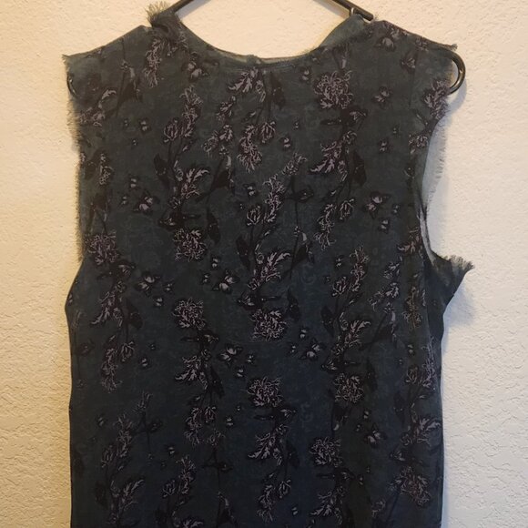 CAbi large Women's Evermore Flutter blouse V-neck Feminine Bohemian Flare - Picture 3 of 4